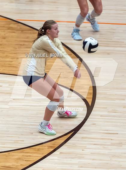 Thumbnail 2 in Silver Creek vs. Tri-West Hendricks (IHSAA 3A Semi-state semi-final) photogallery.
