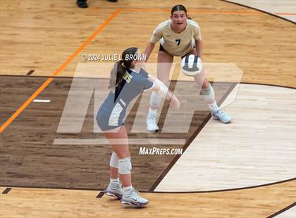 Thumbnail 3 in Silver Creek vs. Tri-West Hendricks (IHSAA 3A Semi-state semi-final) photogallery.