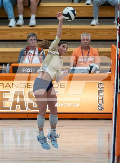 Thumbnail 1 in Silver Creek vs. Tri-West Hendricks (IHSAA 3A Semi-state semi-final) photogallery.