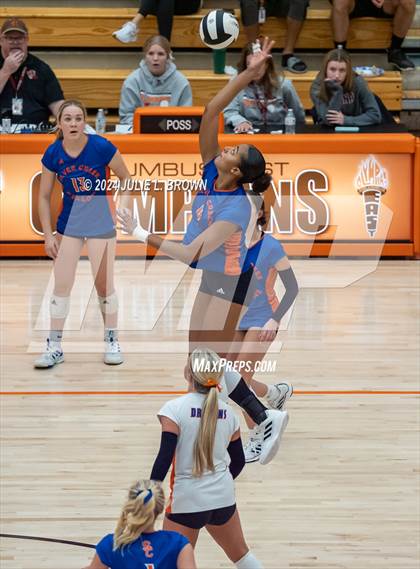 Thumbnail 2 in Silver Creek vs. Tri-West Hendricks (IHSAA 3A Semi-state semi-final) photogallery.