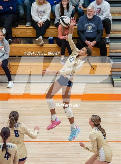 Thumbnail 3 in Silver Creek vs. Tri-West Hendricks (IHSAA 3A Semi-state semi-final) photogallery.