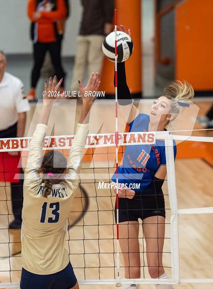 Thumbnail 2 in Silver Creek vs. Tri-West Hendricks (IHSAA 3A Semi-state semi-final) photogallery.