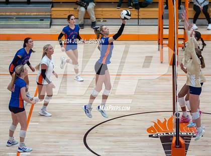 Thumbnail 2 in Silver Creek vs. Tri-West Hendricks (IHSAA 3A Semi-state semi-final) photogallery.