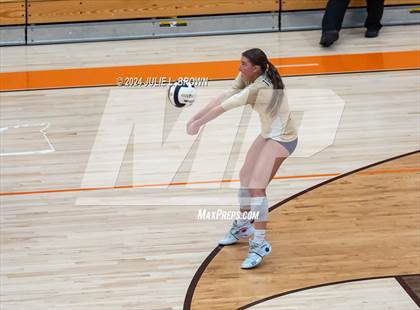 Thumbnail 2 in Silver Creek vs. Tri-West Hendricks (IHSAA 3A Semi-state semi-final) photogallery.