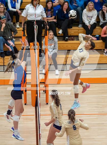 Thumbnail 2 in Silver Creek vs. Tri-West Hendricks (IHSAA 3A Semi-state semi-final) photogallery.