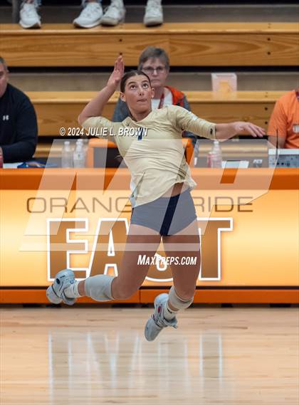 Thumbnail 3 in Silver Creek vs. Tri-West Hendricks (IHSAA 3A Semi-state semi-final) photogallery.