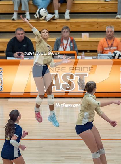 Thumbnail 2 in Silver Creek vs. Tri-West Hendricks (IHSAA 3A Semi-state semi-final) photogallery.
