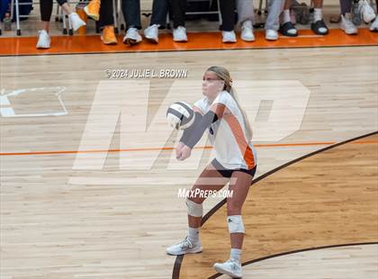 Thumbnail 3 in Silver Creek vs. Tri-West Hendricks (IHSAA 3A Semi-state semi-final) photogallery.