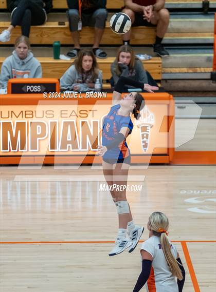 Thumbnail 1 in Silver Creek vs. Tri-West Hendricks (IHSAA 3A Semi-state semi-final) photogallery.