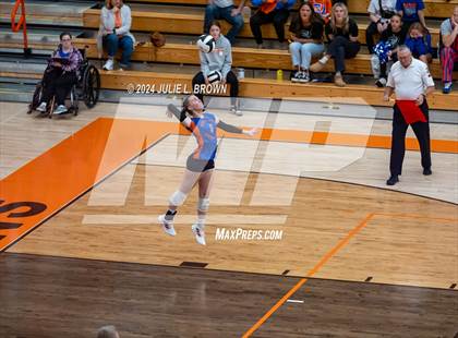 Thumbnail 3 in Silver Creek vs. Tri-West Hendricks (IHSAA 3A Semi-state semi-final) photogallery.