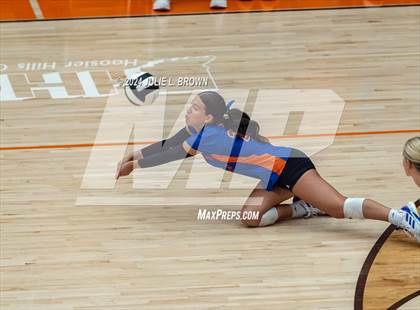 Thumbnail 1 in Silver Creek vs. Tri-West Hendricks (IHSAA 3A Semi-state semi-final) photogallery.