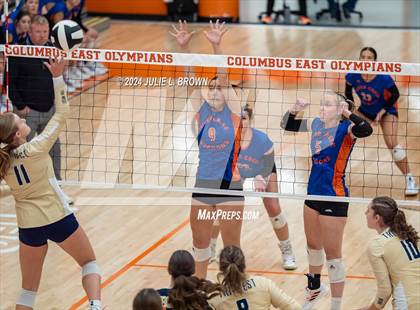 Thumbnail 2 in Silver Creek vs. Tri-West Hendricks (IHSAA 3A Semi-state semi-final) photogallery.