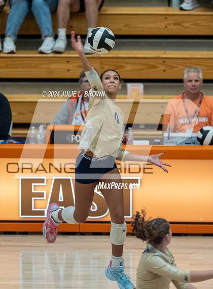 Thumbnail 2 in Silver Creek vs. Tri-West Hendricks (IHSAA 3A Semi-state semi-final) photogallery.