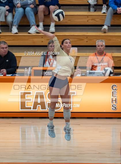 Thumbnail 1 in Silver Creek vs. Tri-West Hendricks (IHSAA 3A Semi-state semi-final) photogallery.
