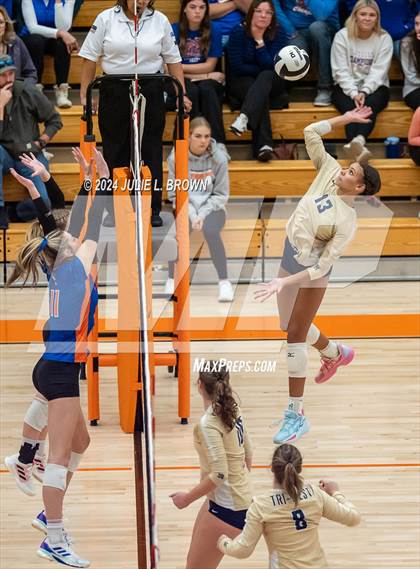 Thumbnail 3 in Silver Creek vs. Tri-West Hendricks (IHSAA 3A Semi-state semi-final) photogallery.