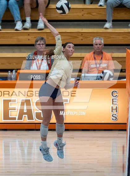 Thumbnail 2 in Silver Creek vs. Tri-West Hendricks (IHSAA 3A Semi-state semi-final) photogallery.
