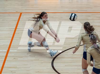 Thumbnail 3 in Silver Creek vs. Tri-West Hendricks (IHSAA 3A Semi-state semi-final) photogallery.