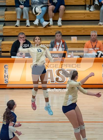 Thumbnail 1 in Silver Creek vs. Tri-West Hendricks (IHSAA 3A Semi-state semi-final) photogallery.