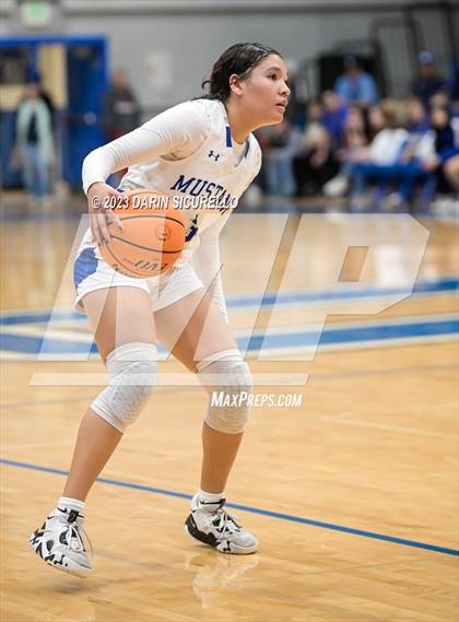 Thumbnail 3 in Mountain Ridge vs Dobson (AIA 6A Quarterfinals) photogallery.