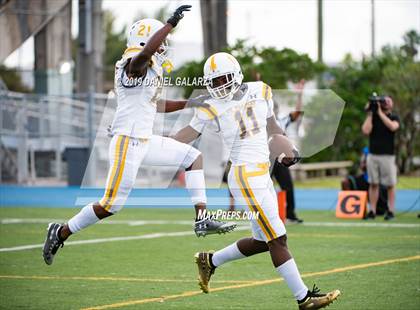 Thumbnail 1 in Miami Central vs St Frances Academy photogallery.
