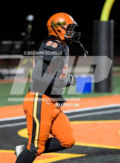 Thumbnail 3 in  Corona del Sol vs Mesa (AIA 6A Round 1 Playoff) photogallery.