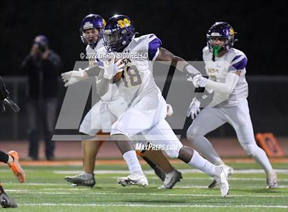 Thumbnail 3 in  Corona del Sol vs Mesa (AIA 6A Round 1 Playoff) photogallery.