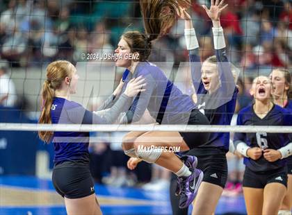 Thumbnail 1 in Wiggins vs. Sedgwick County (CHSAA 2A Final) photogallery.