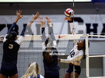 Thumbnail 1 in Tompkins vs. Keller (UIL 6A Semifinal) photogallery.