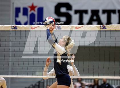 Thumbnail 2 in Tompkins vs. Keller (UIL 6A Semifinal) photogallery.
