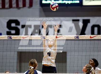 Thumbnail 2 in Tompkins vs. Keller (UIL 6A Semifinal) photogallery.