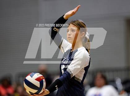Thumbnail 2 in Tompkins vs. Keller (UIL 6A Semifinal) photogallery.