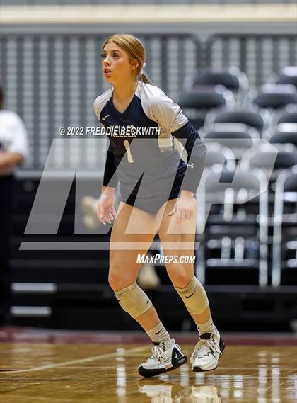 Thumbnail 1 in Tompkins vs. Keller (UIL 6A Semifinal) photogallery.