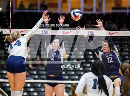 Thumbnail 2 in Tompkins vs. Keller (UIL 6A Semifinal) photogallery.