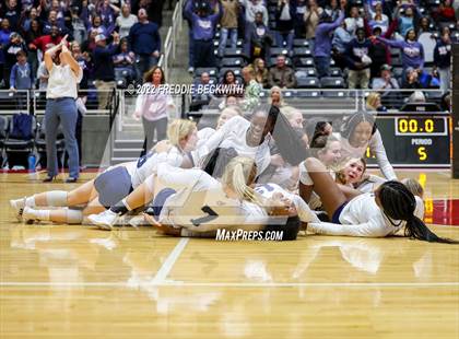 Thumbnail 3 in Tompkins vs. Keller (UIL 6A Semifinal) photogallery.