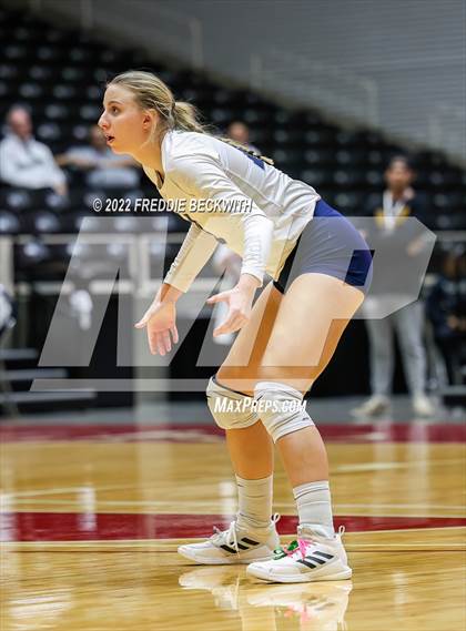 Thumbnail 1 in Tompkins vs. Keller (UIL 6A Semifinal) photogallery.