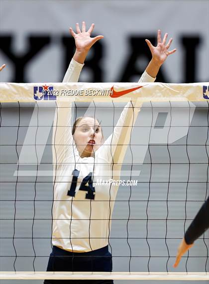 Thumbnail 1 in Tompkins vs. Keller (UIL 6A Semifinal) photogallery.