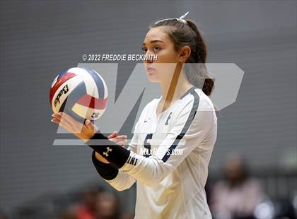 Thumbnail 2 in Tompkins vs. Keller (UIL 6A Semifinal) photogallery.