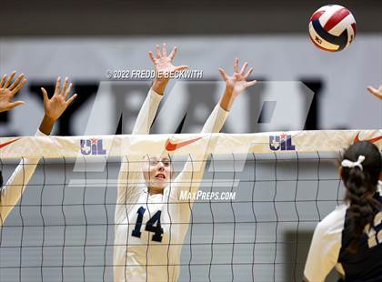Thumbnail 2 in Tompkins vs. Keller (UIL 6A Semifinal) photogallery.