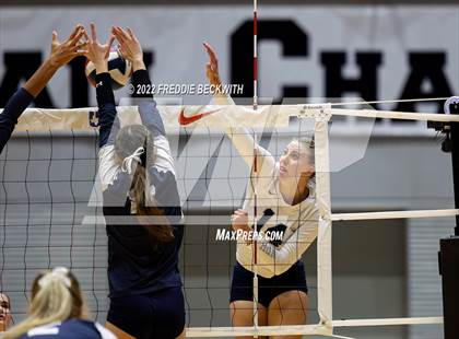 Thumbnail 2 in Tompkins vs. Keller (UIL 6A Semifinal) photogallery.