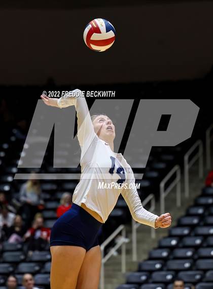 Thumbnail 1 in Tompkins vs. Keller (UIL 6A Semifinal) photogallery.