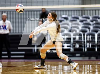 Thumbnail 1 in Tompkins vs. Keller (UIL 6A Semifinal) photogallery.
