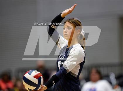 Thumbnail 3 in Tompkins vs. Keller (UIL 6A Semifinal) photogallery.