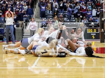 Thumbnail 2 in Tompkins vs. Keller (UIL 6A Semifinal) photogallery.