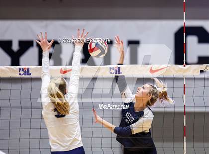 Thumbnail 2 in Tompkins vs. Keller (UIL 6A Semifinal) photogallery.