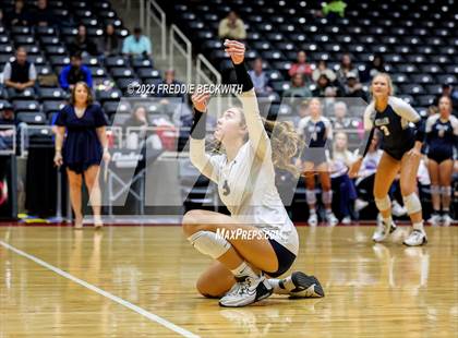 Thumbnail 3 in Tompkins vs. Keller (UIL 6A Semifinal) photogallery.