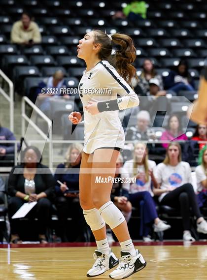 Thumbnail 2 in Tompkins vs. Keller (UIL 6A Semifinal) photogallery.
