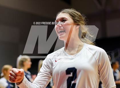Thumbnail 3 in Tompkins vs. Keller (UIL 6A Semifinal) photogallery.