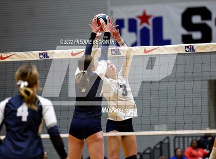 Thumbnail 2 in Tompkins vs. Keller (UIL 6A Semifinal) photogallery.