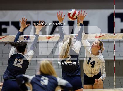 Thumbnail 1 in Tompkins vs. Keller (UIL 6A Semifinal) photogallery.