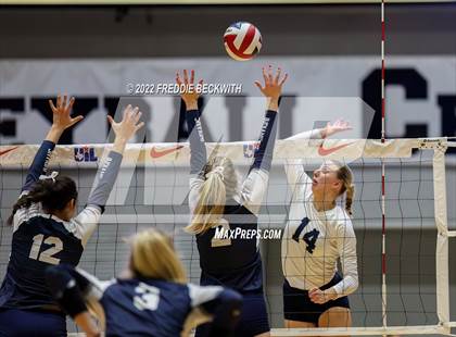 Thumbnail 3 in Tompkins vs. Keller (UIL 6A Semifinal) photogallery.